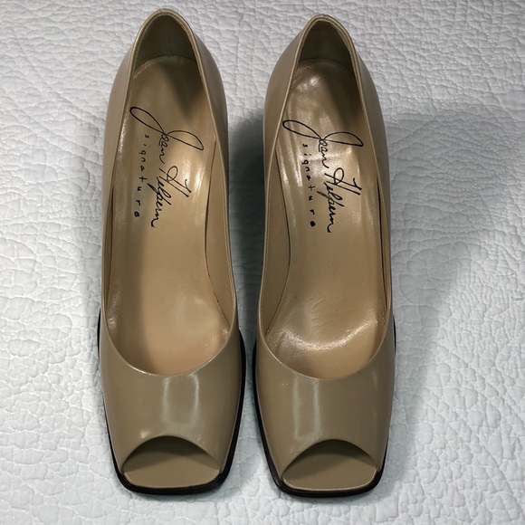 Joan Helpern Signature Tan Heels - Picture 2 of 7